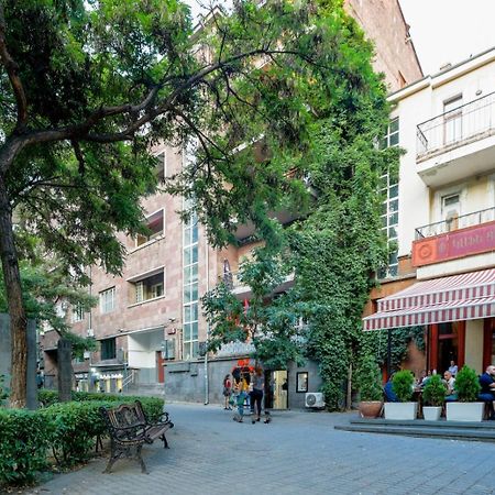 יירבאן Stay Inn-Apartments On Abovyan 32 מראה חיצוני תמונה