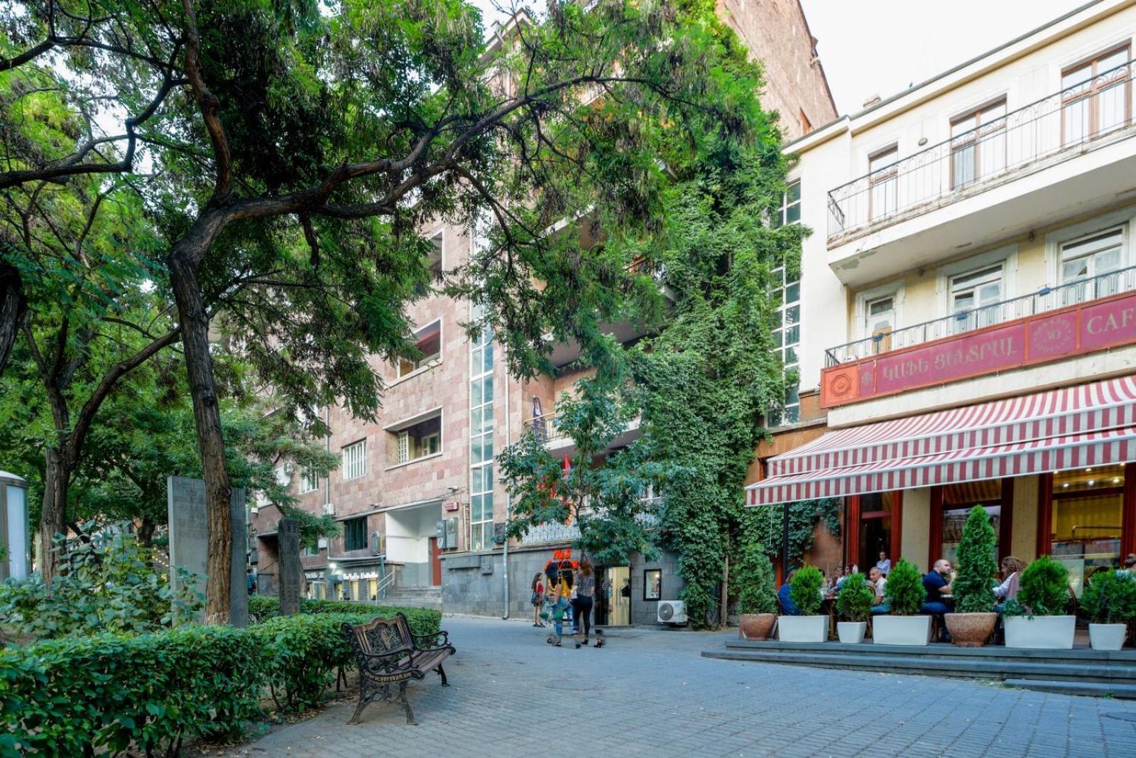 יירבאן Stay Inn-Apartments On Abovyan 32 מראה חיצוני תמונה